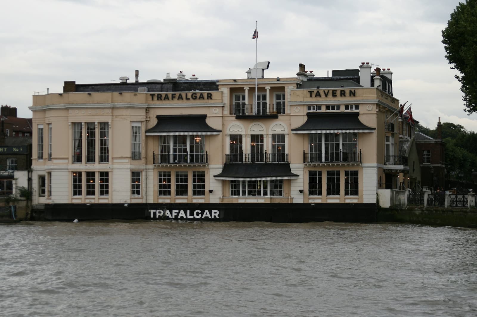 Trafalgar Tavern: Where History, Riverside Beauty Unite
